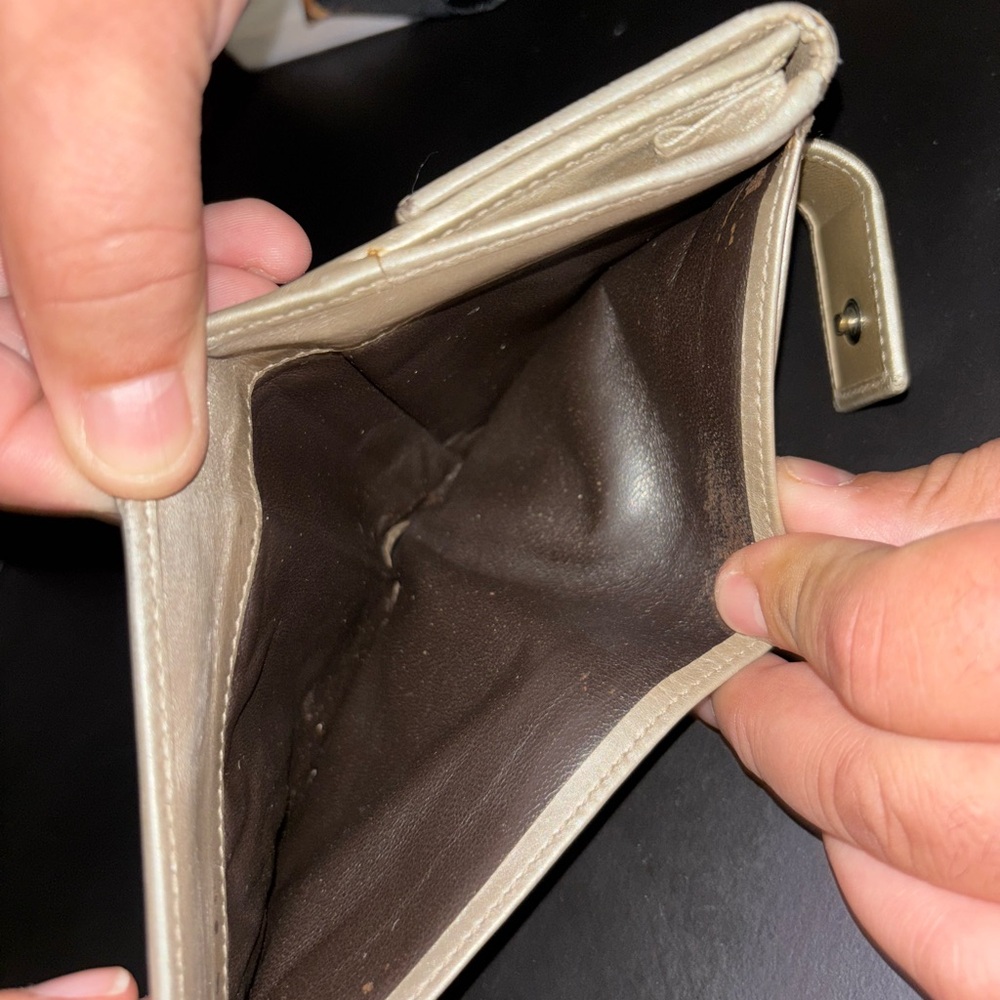 Gucci Silver Patterned Wallet - image 4